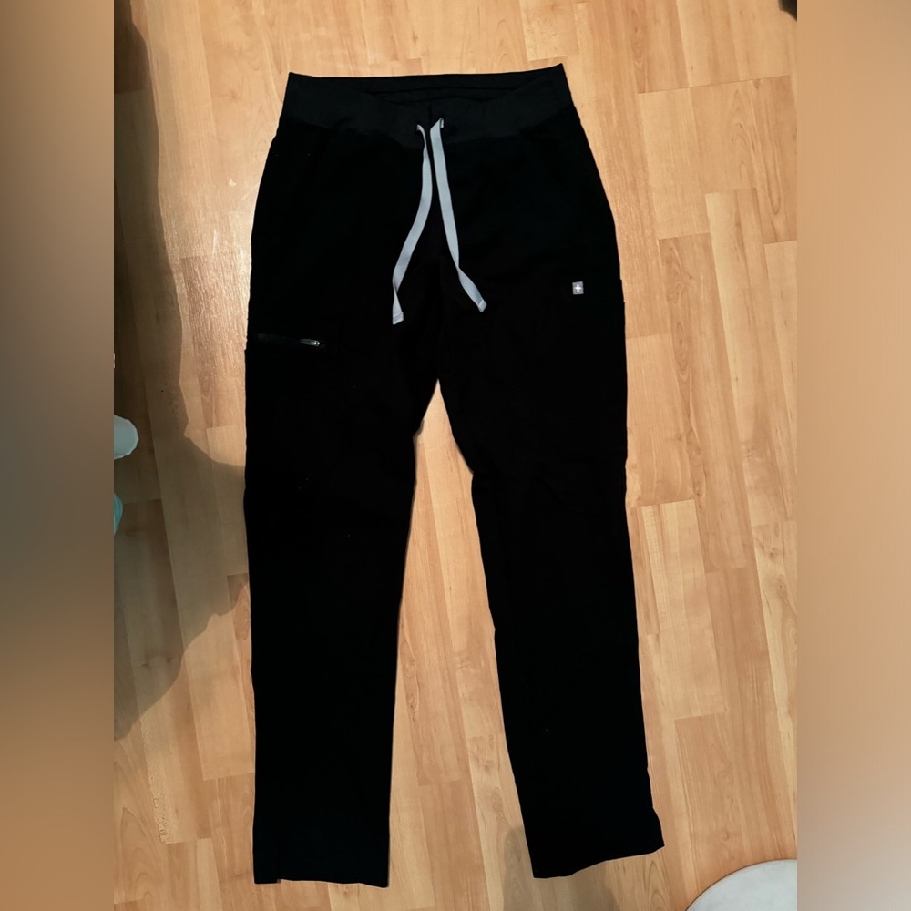 Figs Scrub Pants 

Size:XS Yola skinny scrub pant

Worn three times